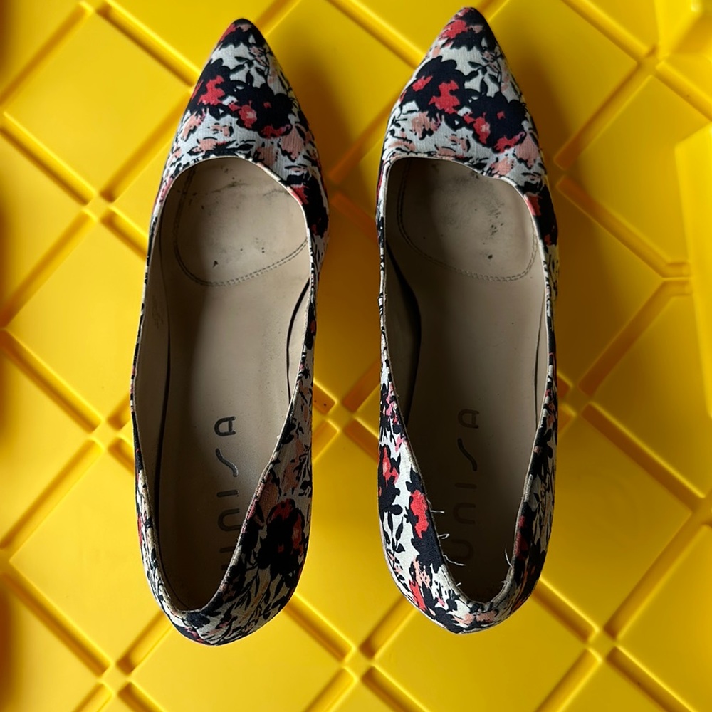 Women’s floral pumps pointed toe